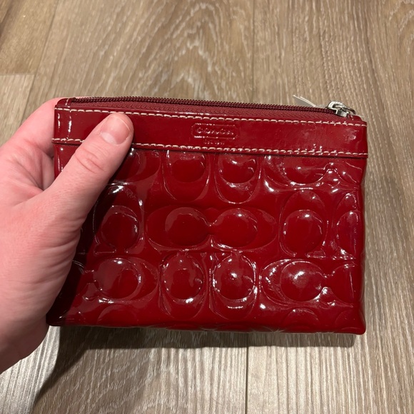 Brand New Vintage Coach Cherry Red Patent Leather Wristlet - Picture 4 of 4